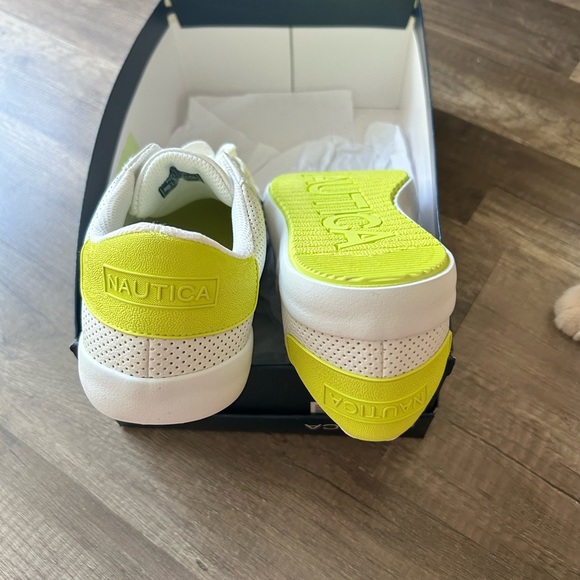 Nautica, brand new white faux leather lace up sneaker sz 8.5 - Picture 8 of 9